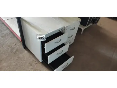 LOTE 340 - 02 GAVETEIROS COM 03 GAVETAS CADA. (NO ESTADO) ATENÇÃO! FAZER A VISITAÇÃO ANTES DE ARREMATAR, NÃO SABEMOS SE FUNCIONA, LEILÃO NÃO TEM GARANTIA E NEM DEVOLUÇÃO, SUJEITO A POSSÍVEIS AVARIAS VISÍVEIS/OCULTAS E/OU AUSÊNCIA DE COMPONENTES.