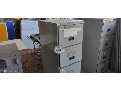 LOTE 444 - 01 ARQUIVO DE AÇO COM 04 GAVETAS. (NO ESTADO) ATENÇÃO! FAZER A VISITAÇÃO ANTES DE ARREMATAR, NÃO SABEMOS SE FUNCIONA, LEILÃO NÃO TEM GARANTIA E NEM DEVOLUÇÃO, SUJEITO A POSSÍVEIS AVARIAS VISÍVEIS/OCULTAS E/OU AUSÊNCIA DE COMPONENTES.
