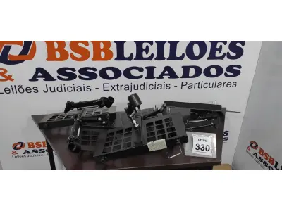 LOTE 330 - 05 SUPORTES DE MONITORES. (NO ESTADO) ATENÇÃO! FAZER A VISITAÇÃO ANTES DE ARREMATAR, NÃO SABEMOS SE FUNCIONA, LEILÃO NÃO TEM GARANTIA E NEM DEVOLUÇÃO, SUJEITO A POSSÍVEIS AVARIAS VISÍVEIS/OCULTAS E/OU AUSÊNCIA DE COMPONENTES.