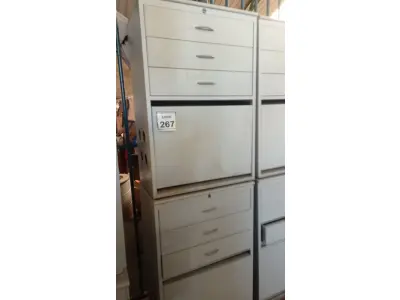 LOTE 267 - 02 ARMÁRIOS BAIXO COM 03 GAVETAS. (NO ESTADO) ATENÇÃO! FAZER A VISITAÇÃO ANTES DE ARREMATAR, NÃO SABEMOS SE FUNCIONA. LEILÃO NÃO TEM GARANTIA E NEM DEVOLUÇÃO, SUJEITO A POSSÍVEIS AVARIAS VISÍVEIS/OCULTAS E/OU AUSÊNCIA DE COMPONENTES.