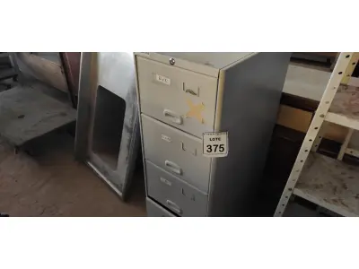 LOTE 375 - 01 ARQUIVO DE AÇO COM 04 GAVETAS. (NO ESTADO) ATENÇÃO! FAZER A VISITAÇÃO ANTES DE ARREMATAR, NÃO SABEMOS SE FUNCIONA, LEILÃO NÃO TEM GARANTIA E NEM DEVOLUÇÃO, SUJEITO A POSSÍVEIS AVARIAS VISÍVEIS/OCULTAS E/OU AUSÊNCIA DE COMPONENTES.