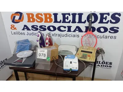 LOTE 078 - 02 FERROS DE PASSAR, 02 BALANÇAS CORPORAIS, GRANDE QUANTIDADE DE LACRES, 01 MOTOR DE NEBULIZADOR, 01 RAQUETE ELÉTRICA, 01 CALCULADORA COMERCIAL E 01 CAIXA DE CD-RW. (NO ESTADO) ATENÇÃO! FAZER A VISITAÇÃO ANTES DE ARREMATAR, NÃO SABEMOS SE FUNCIONA, LEILÃO NÃO TEM GARANTIA E NEM DEVOLUÇÃO, SUJEITO A POSSÍVEIS AVARIAS VISÍVEIS/OCULTAS E/OU AUSÊNCIA DE COMPONENTES.