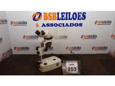 LOTE 253 - 01 MICROSCÓPIO. (NO ESTADO) ATENÇÃO! FAZER A VISITAÇÃO ANTES DE ARREMATAR, NÃO SABEMOS SE FUNCIONA. LEILÃO NÃO TEM GARANTIA E NEM DEVOLUÇÃO, SUJEITO A POSSÍVEIS AVARIAS VISÍVEIS/OCULTAS E/OU AUSÊNCIA DE COMPONENTES.