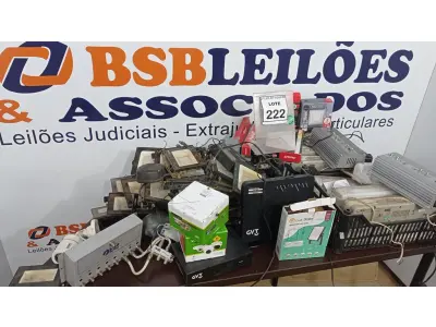 LOTE 222 - 01 LOTE COM VÁRIAS CÂMERAS DE SEGURANÇA, GRANDE QUANTIDADE DE LUMINÁRIAS, LÂMPADAS E ELETRÔNICOS DIVERSOS. (NO ESTADO) ATENÇÃO! FAZER A VISITAÇÃO ANTES DE ARREMATAR, NÃO SABEMOS SE FUNCIONA. LEILÃO NÃO TEM GARANTIA E NEM DEVOLUÇÃO, SUJEITO A POSSÍVEIS AVARIAS VISÍVEIS/OCULTAS E/OU AUSÊNCIA DE COMPONENTES.