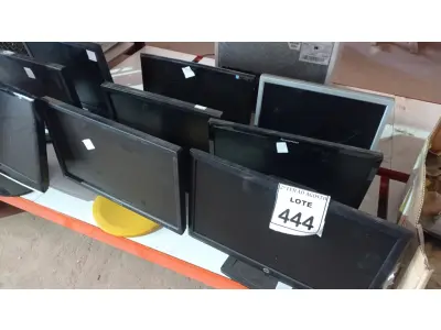 LOTE 444 - 09 MONITORES LCD DE MARCAS E MODELOS DIVERSOS. (NO ESTADO) ATENÇÃO! FAZER A VISITAÇÃO ANTES DE ARREMATAR, NÃO SABEMOS SE FUNCIONA. LEILÃO NÃO TEM GARANTIA E NEM DEVOLUÇÃO, SUJEITO A POSSÍVEIS AVARIAS VISÍVEIS/OCULTAS E/OU AUSÊNCIA DE COMPONENTES.