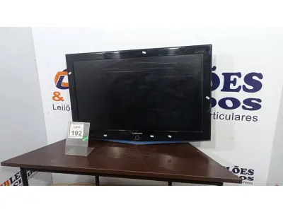 LOTE 192 - 01 TV LCD 40’’ MARCA SAMSUNG. (NO ESTADO) ATENÇÃO! FAZER A VISITAÇÃO ANTES DE ARREMATAR, NÃO SABEMOS SE FUNCIONA. LEILÃO NÃO TEM GARANTIA E NEM DEVOLUÇÃO, SUJEITO A POSSÍVEIS AVARIAS VISÍVEIS/OCULTAS E/OU AUSÊNCIA DE COMPONENTES.