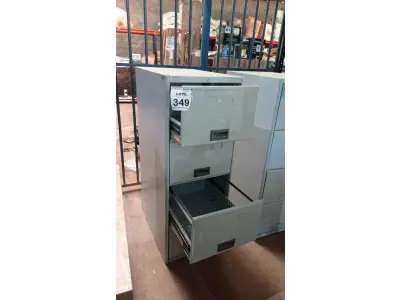 LOTE 349 - 01 ARQUIVO DE AÇO COM 04 GAVETAS. (NO ESTADO) ATENÇÃO! FAZER A VISITAÇÃO ANTES DE ARREMATAR, NÃO SABEMOS SE FUNCIONA. LEILÃO NÃO TEM GARANTIA E NEM DEVOLUÇÃO, SUJEITO A POSSÍVEIS AVARIAS VISÍVEIS/OCULTAS E/OU AUSÊNCIA DE COMPONENTES.