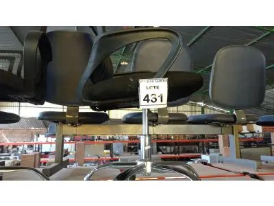 LOTE 431 - 01 CADEIRA DE ESCRITÓRIO COM RODINHAS. (NO ESTADO) ATENÇÃO! FAZER A VISITAÇÃO ANTES DE ARREMATAR, NÃO SABEMOS SE FUNCIONA. LEILÃO NÃO TEM GARANTIA E NEM DEVOLUÇÃO, SUJEITO A POSSÍVEIS AVARIAS VISÍVEIS/OCULTAS E/OU AUSÊNCIA DE COMPONENTES.