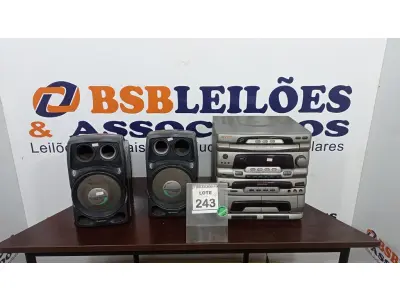 LOTE 243 - 01 APARELHO DE SOM COM 02 CAIXAS MARCA GRADIENTE. (NO ESTADO) ATENÇÃO! FAZER A VISITAÇÃO ANTES DE ARREMATAR, NÃO SABEMOS SE FUNCIONA. LEILÃO NÃO TEM GARANTIA E NEM DEVOLUÇÃO, SUJEITO A POSSÍVEIS AVARIAS VISÍVEIS/OCULTAS E/OU AUSÊNCIA DE COMPONENTES.