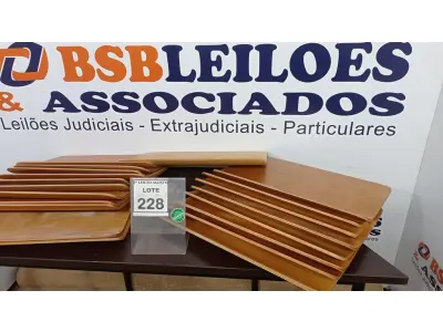 LOTE 228 - 20 PECAS DE MADEIRA. (NO ESTADO) ATENÇÃO! FAZER A VISITAÇÃO ANTES DE ARREMATAR, NÃO SABEMOS SE FUNCIONA. LEILÃO NÃO TEM GARANTIA E NEM DEVOLUÇÃO, SUJEITO A POSSÍVEIS AVARIAS VISÍVEIS/OCULTAS E/OU AUSÊNCIA DE COMPONENTES.