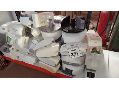 LOTE 257 - 01 LOTE COM GRANDE QUANTIDADE DE DISPENSE DE ÁLCOOL GEL E PAPEL. (NO ESTADO) ATENÇÃO! FAZER A VISITAÇÃO ANTES DE ARREMATAR, NÃO SABEMOS SE FUNCIONA. LEILÃO NÃO TEM GARANTIA E NEM DEVOLUÇÃO, SUJEITO A POSSÍVEIS AVARIAS VISÍVEIS/OCULTAS E/OU AUSÊNCIA DE COMPONENTES.