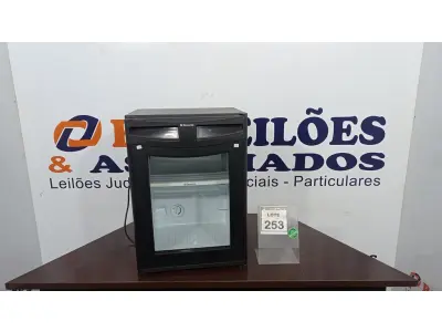 LOTE 253 - 01 ADEGA 40L 220V. (NO ESTADO) ATENÇÃO! FAZER A VISITAÇÃO ANTES DE ARREMATAR, NÃO SABEMOS SE FUNCIONA. LEILÃO NÃO TEM GARANTIA E NEM DEVOLUÇÃO, SUJEITO A POSSÍVEIS AVARIAS VISÍVEIS/OCULTAS E/OU AUSÊNCIA DE COMPONENTES.