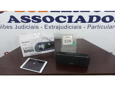 LOTE 326 - 01 CAIXA DE SOM BLUETOOTH SONY E 01 IPAD RETINA. (NO ESTADO) ATENÇÃO! FAZER A VISITAÇÃO ANTES DE ARREMATAR, NÃO SABEMOS SE FUNCIONA. LEILÃO NÃO TEM GARANTIA E NEM DEVOLUÇÃO, SUJEITO A POSSÍVEIS AVARIAS VISÍVEIS/OCULTAS E/OU AUSÊNCIA DE COMPONENTES.
