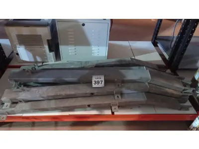 LOTE 397 - 01 LOTE COM VÁRIAS SUPORTES E ESTRUTURAS METÁLICAS DE SUSTENTAÇÃO. (NO ESTADO) ATENÇÃO! FAZER A VISITAÇÃO ANTES DE ARREMATAR, NÃO SABEMOS SE FUNCIONA. LEILÃO NÃO TEM GARANTIA E NEM DEVOLUÇÃO, SUJEITO A POSSÍVEIS AVARIAS VISÍVEIS/OCULTAS E/OU AUSÊNCIA DE COMPONENTES.