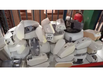 LOTE 257 - 01 LOTE COM GRANDE QUANTIDADE DE DISPENSE DE ÁLCOOL GEL E PAPEL. (NO ESTADO) ATENÇÃO! FAZER A VISITAÇÃO ANTES DE ARREMATAR, NÃO SABEMOS SE FUNCIONA. LEILÃO NÃO TEM GARANTIA E NEM DEVOLUÇÃO, SUJEITO A POSSÍVEIS AVARIAS VISÍVEIS/OCULTAS E/OU AUSÊNCIA DE COMPONENTES.