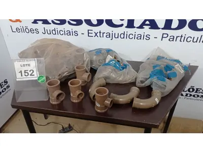 LOTE 152 - 01 LOTE COM GRANDE QUANTIDADE DE TÊ SOLDÁVEL DE MEDIDAS DIVERSAS E 01 LOTE COM VÁRIAS CURVAS SOLDÁVEIS 40MM. (NO ESTADO) ATENÇÃO! FAZER A VISITAÇÃO ANTES DE ARREMATAR, NÃO SABEMOS SE FUNCIONA. LEILÃO NÃO TEM GARANTIA E NEM DEVOLUÇÃO, SUJEITO A POSSÍVEIS AVARIAS VISÍVEIS/OCULTAS E/OU AUSÊNCIA DE COMPONENTES.