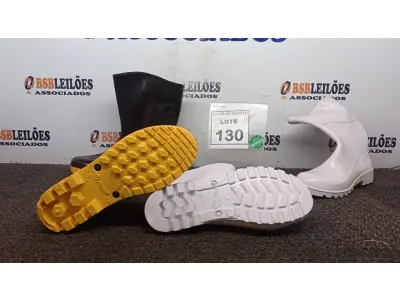 LOTE 130 - 02 PARES DE BOTAS DE BORRACHA TAMANHO 36 E 39 NAS CORES BRANCO E PRETA. (NO ESTADO) ATENÇÃO! FAZER A VISITAÇÃO ANTES DE ARREMATAR, NÃO SABEMOS SE FUNCIONA, LEILÃO NÃO TEM GARANTIA E NEM DEVOLUÇÃO, SUJEITO A POSSÍVEIS AVARIAS VISÍVEIS/OCULTAS E/OU AUSÊNCIA DE COMPONENTES.