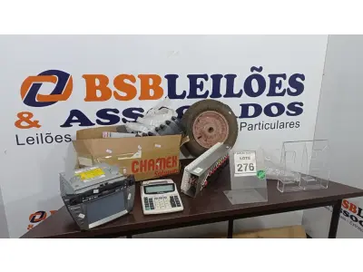 LOTE 276 - 01 CENTRAL MULTIMÍDIA AUTOMOTIVA, 01 RODA DE CARRINHO DE MÃO, 01 CALCULADORA, 02 PORTAS FOLDER DE ACRÍLICO E VÁRIOS PROTETORES FACIAIS. (NO ESTADO) ATENÇÃO! FAZER A VISITAÇÃO ANTES DE ARREMATAR, NÃO SABEMOS SE FUNCIONA. LEILÃO NÃO TEM GARANTIA E NEM DEVOLUÇÃO, SUJEITO A POSSÍVEIS AVARIAS VISÍVEIS/OCULTAS E/OU AUSÊNCIA DE COMPONENTES.