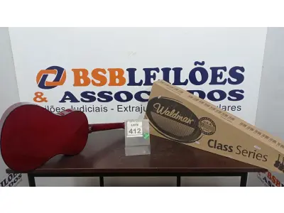 LOTE 412 - 01 VIOLÃO MARCA WALDMAN. (NO ESTADO) ATENÇÃO! FAZER A VISITAÇÃO ANTES DE ARREMATAR, NÃO SABEMOS SE FUNCIONA. LEILÃO NÃO TEM GARANTIA E NEM DEVOLUÇÃO, SUJEITO A POSSÍVEIS AVARIAS VISÍVEIS/OCULTAS E/OU AUSÊNCIA DE COMPONENTES.
