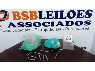 LOTE 184 - 01 LOTE COM GRANDE QUANTIDADE DE PARAFUSOS E PORCAS. (NO ESTADO) ATENÇÃO! FAZER A VISITAÇÃO ANTES DE ARREMATAR, NÃO SABEMOS SE FUNCIONA, LEILÃO NÃO TEM GARANTIA E NEM DEVOLUÇÃO, SUJEITO A POSSÍVEIS AVARIAS VISÍVEIS/OCULTAS E/OU AUSÊNCIA DE COMPONENTES.