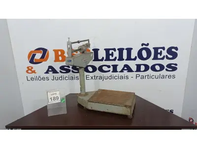 LOTE 189 - 01 BALANÇA MARCA FILIZOLA. (NO ESTADO) ATENÇÃO! FAZER A VISITAÇÃO ANTES DE ARREMATAR, NÃO SABEMOS SE FUNCIONA. LEILÃO NÃO TEM GARANTIA E NEM DEVOLUÇÃO, SUJEITO A POSSÍVEIS AVARIAS VISÍVEIS/OCULTAS E/OU AUSÊNCIA DE COMPONENTES.