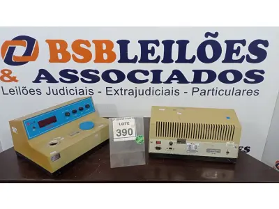 LOTE 390 - 02 ESPECTROFOTÔMETROS. (NO ESTADO) ATENÇÃO! FAZER A VISITAÇÃO ANTES DE ARREMATAR, NÃO SABEMOS SE FUNCIONA. LEILÃO NÃO TEM GARANTIA E NEM DEVOLUÇÃO, SUJEITO A POSSÍVEIS AVARIAS VISÍVEIS/OCULTAS E/OU AUSÊNCIA DE COMPONENTES.