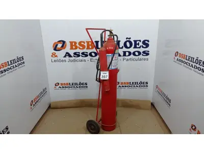 LOTE 357 - 01 EXTINTOR CARRETA. (NO ESTADO) ATENÇÃO! FAZER A VISITAÇÃO ANTES DE ARREMATAR, NÃO SABEMOS SE FUNCIONA. LEILÃO NÃO TEM GARANTIA E NEM DEVOLUÇÃO, SUJEITO A POSSÍVEIS AVARIAS VISÍVEIS/OCULTAS E/OU AUSÊNCIA DE COMPONENTES.