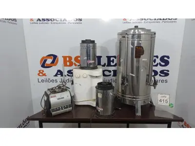 LOTE 415 - 03 BASES DE LIQUIDIFICADOR INDUSTRIAL, 01 BEBEDOURO DE PAREDE E 01 CAFETEIRA INDUSTRIAL. (NO ESTADO) ATENÇÃO! FAZER A VISITAÇÃO ANTES DE ARREMATAR, NÃO SABEMOS SE FUNCIONA. LEILÃO NÃO TEM GARANTIA E NEM DEVOLUÇÃO, SUJEITO A POSSÍVEIS AVARIAS VISÍVEIS/OCULTAS E/OU AUSÊNCIA DE COMPONENTES.
