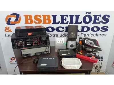 LOTE 148 - 01 TOCA DISCOS, 01 RECEIVER YAMAHA, 01 DISC CHANGER, 01 FERRO DE PASSAR, 01 PISTOLA DE COLA QUNT E ELETRÔNICOS DIVERSOS. (NO ESTADO) ATENÇÃO! FAZER A VISITAÇÃO ANTES DE ARREMATAR, NÃO SABEMOS SE FUNCIONA. LEILÃO NÃO TEM GARANTIA E NEM DEVOLUÇÃO, SUJEITO A POSSÍVEIS AVARIAS VISÍVEIS/OCULTAS E/OU AUSÊNCIA DE COMPONENTES.