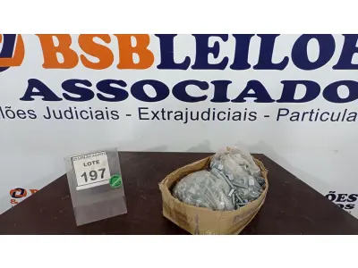 LOTE 197 - 01 LOTE COM GRANDE QUANTIDADE DE PARAFUSOS E PORCAS. (NO ESTADO) ATENÇÃO! FAZER A VISITAÇÃO ANTES DE ARREMATAR, NÃO SABEMOS SE FUNCIONA. LEILÃO NÃO TEM GARANTIA E NEM DEVOLUÇÃO, SUJEITO A POSSÍVEIS AVARIAS VISÍVEIS/OCULTAS E/OU AUSÊNCIA DE COMPONENTES.