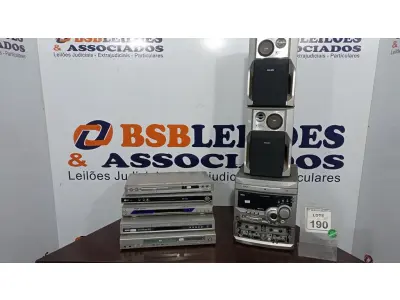 LOTE 190 - 05 APARELHOS DVD, 01 APARELHO DE SOM COM 02 CAIXAS. (NO ESTADO) ATENÇÃO! FAZER A VISITAÇÃO ANTES DE ARREMATAR, NÃO SABEMOS SE FUNCIONA. LEILÃO NÃO TEM GARANTIA E NEM DEVOLUÇÃO, SUJEITO A POSSÍVEIS AVARIAS VISÍVEIS/OCULTAS E/OU AUSÊNCIA DE COMPONENTES.