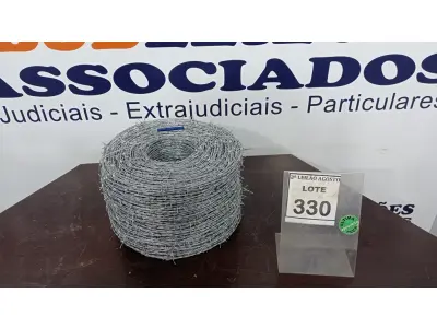 LOTE 330 - 01 ROLO DE ARAME FARPADO 500M. (NO ESTADO) ATENÇÃO! FAZER A VISITAÇÃO ANTES DE ARREMATAR, NÃO SABEMOS SE FUNCIONA. LEILÃO NÃO TEM GARANTIA E NEM DEVOLUÇÃO, SUJEITO A POSSÍVEIS AVARIAS VISÍVEIS/OCULTAS E/OU AUSÊNCIA DE COMPONENTES.