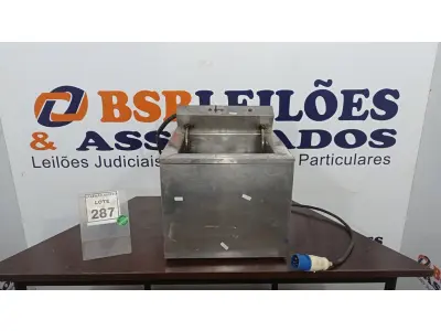 LOTE 287 - 01 FRITADEIRA ELÉTRICA EM INOX. (NO ESTADO) ATENÇÃO! FAZER A VISITAÇÃO ANTES DE ARREMATAR, NÃO SABEMOS SE FUNCIONA. LEILÃO NÃO TEM GARANTIA E NEM DEVOLUÇÃO, SUJEITO A POSSÍVEIS AVARIAS VISÍVEIS/OCULTAS E/OU AUSÊNCIA DE COMPONENTES.