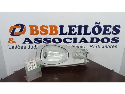LOTE 371 - 01 LUMINÁRIA DE POSTE. (NO ESTADO) ATENÇÃO! FAZER A VISITAÇÃO ANTES DE ARREMATAR, NÃO SABEMOS SE FUNCIONA. LEILÃO NÃO TEM GARANTIA E NEM DEVOLUÇÃO, SUJEITO A POSSÍVEIS AVARIAS VISÍVEIS/OCULTAS E/OU AUSÊNCIA DE COMPONENTES.