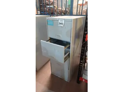 LOTE 346 - 01 ARQUIVO DE AÇO COM 04 GAVETAS. (NO ESTADO) ATENÇÃO! FAZER A VISITAÇÃO ANTES DE ARREMATAR, NÃO SABEMOS SE FUNCIONA. LEILÃO NÃO TEM GARANTIA E NEM DEVOLUÇÃO, SUJEITO A POSSÍVEIS AVARIAS VISÍVEIS/OCULTAS E/OU AUSÊNCIA DE COMPONENTES.