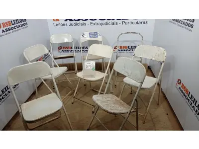 LOTE 370 - 08 CADEIRAS DE FERRO DOBRÁVEL. (NO ESTADO) ATENÇÃO! FAZER A VISITAÇÃO ANTES DE ARREMATAR, NÃO SABEMOS SE FUNCIONA. LEILÃO NÃO TEM GARANTIA E NEM DEVOLUÇÃO, SUJEITO A POSSÍVEIS AVARIAS VISÍVEIS/OCULTAS E/OU AUSÊNCIA DE COMPONENTES.