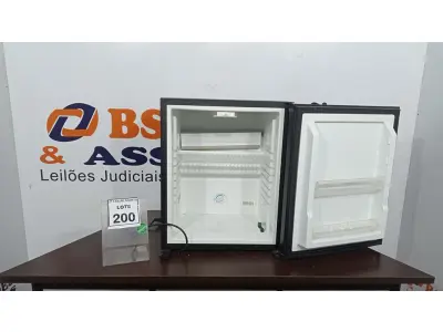 LOTE 200 - 01 ADEGA 40L 220V. (NO ESTADO) ATENÇÃO! FAZER A VISITAÇÃO ANTES DE ARREMATAR, NÃO SABEMOS SE FUNCIONA. LEILÃO NÃO TEM GARANTIA E NEM DEVOLUÇÃO, SUJEITO A POSSÍVEIS AVARIAS VISÍVEIS/OCULTAS E/OU AUSÊNCIA DE COMPONENTES.