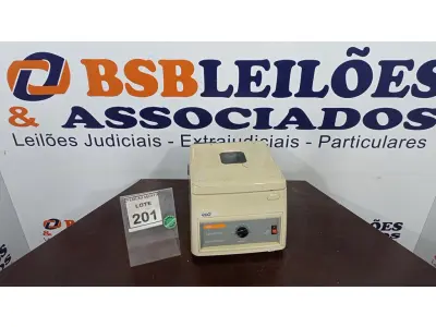 LOTE 201 - 01 CENTRIFUGA DE LABORATÓRIO. (NO ESTADO) ATENÇÃO! FAZER A VISITAÇÃO ANTES DE ARREMATAR, NÃO SABEMOS SE FUNCIONA. LEILÃO NÃO TEM GARANTIA E NEM DEVOLUÇÃO, SUJEITO A POSSÍVEIS AVARIAS VISÍVEIS/OCULTAS E/OU AUSÊNCIA DE COMPONENTES.
