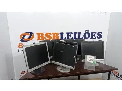 LOTE 240 - 06 MONITORES MARCA HP. (NO ESTADO) ATENÇÃO! FAZER A VISITAÇÃO ANTES DE ARREMATAR, NÃO SABEMOS SE FUNCIONA. LEILÃO NÃO TEM GARANTIA E NEM DEVOLUÇÃO, SUJEITO A POSSÍVEIS AVARIAS VISÍVEIS/OCULTAS E/OU AUSÊNCIA DE COMPONENTES.
