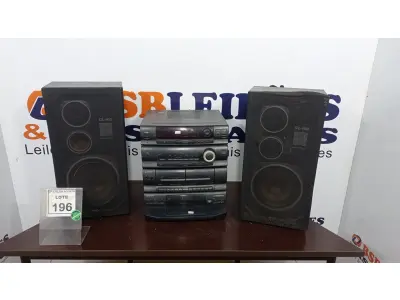 LOTE 196 - 01 APARELHO DE SOM COM 02 CAIXAS MARCA SONY. (NO ESTADO) ATENÇÃO! FAZER A VISITAÇÃO ANTES DE ARREMATAR, NÃO SABEMOS SE FUNCIONA. LEILÃO NÃO TEM GARANTIA E NEM DEVOLUÇÃO, SUJEITO A POSSÍVEIS AVARIAS VISÍVEIS/OCULTAS E/OU AUSÊNCIA DE COMPONENTES.