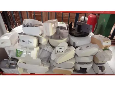 LOTE 257 - 01 LOTE COM GRANDE QUANTIDADE DE DISPENSE DE ÁLCOOL GEL E PAPEL. (NO ESTADO) ATENÇÃO! FAZER A VISITAÇÃO ANTES DE ARREMATAR, NÃO SABEMOS SE FUNCIONA. LEILÃO NÃO TEM GARANTIA E NEM DEVOLUÇÃO, SUJEITO A POSSÍVEIS AVARIAS VISÍVEIS/OCULTAS E/OU AUSÊNCIA DE COMPONENTES.