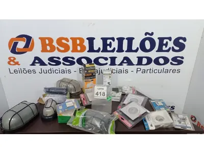 LOTE 418 - 01 LOTE COM VÁRIAS LUMINÁRIAS DE TAMANHOS E MODELOS DIVERSOS. (NO ESTADO) ATENÇÃO! FAZER A VISITAÇÃO ANTES DE ARREMATAR, NÃO SABEMOS SE FUNCIONA, LEILÃO NÃO TEM GARANTIA E NEM DEVOLUÇÃO, SUJEITO A POSSÍVEIS AVARIAS VISÍVEIS/OCULTAS E/OU AUSÊNCIA DE COMPONENTES.