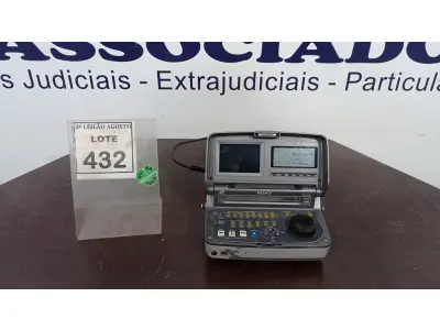 LOTE 432 - 01 REPRODUTOR DE DISCO PROFISSIONAL SONY PDW-V1 XDCAM. (NO ESTADO) ATENÇÃO! FAZER A VISITAÇÃO ANTES DE ARREMATAR, NÃO SABEMOS SE FUNCIONA. LEILÃO NÃO TEM GARANTIA E NEM DEVOLUÇÃO, SUJEITO A POSSÍVEIS AVARIAS VISÍVEIS/OCULTAS E/OU AUSÊNCIA DE COMPONENTES.