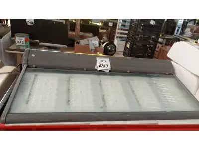 LOTE 261 - 01 REFLETOR LED PARA QUADRA. (NO ESTADO) ATENÇÃO! FAZER A VISITAÇÃO ANTES DE ARREMATAR, NÃO SABEMOS SE FUNCIONA. LEILÃO NÃO TEM GARANTIA E NEM DEVOLUÇÃO, SUJEITO A POSSÍVEIS AVARIAS VISÍVEIS/OCULTAS E/OU AUSÊNCIA DE COMPONENTES.