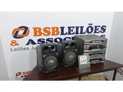 LOTE 243 - 01 APARELHO DE SOM COM 02 CAIXAS MARCA GRADIENTE. (NO ESTADO) ATENÇÃO! FAZER A VISITAÇÃO ANTES DE ARREMATAR, NÃO SABEMOS SE FUNCIONA. LEILÃO NÃO TEM GARANTIA E NEM DEVOLUÇÃO, SUJEITO A POSSÍVEIS AVARIAS VISÍVEIS/OCULTAS E/OU AUSÊNCIA DE COMPONENTES.