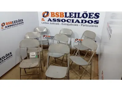 LOTE 166 - 08 CADEIRAS DE FERRO DOBRÁVEL. (NO ESTADO) ATENÇÃO! FAZER A VISITAÇÃO ANTES DE ARREMATAR, NÃO SABEMOS SE FUNCIONA. LEILÃO NÃO TEM GARANTIA E NEM DEVOLUÇÃO, SUJEITO A POSSÍVEIS AVARIAS VISÍVEIS/OCULTAS E/OU AUSÊNCIA DE COMPONENTES.