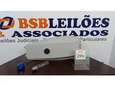 LOTE 290 - 01 LUMINÁRIA DE POSTE. (NO ESTADO) ATENÇÃO! FAZER A VISITAÇÃO ANTES DE ARREMATAR, NÃO SABEMOS SE FUNCIONA. LEILÃO NÃO TEM GARANTIA E NEM DEVOLUÇÃO, SUJEITO A POSSÍVEIS AVARIAS VISÍVEIS/OCULTAS E/OU AUSÊNCIA DE COMPONENTES.
