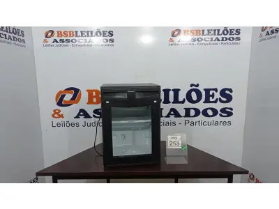 LOTE 253 - 01 ADEGA 40L 220V. (NO ESTADO) ATENÇÃO! FAZER A VISITAÇÃO ANTES DE ARREMATAR, NÃO SABEMOS SE FUNCIONA. LEILÃO NÃO TEM GARANTIA E NEM DEVOLUÇÃO, SUJEITO A POSSÍVEIS AVARIAS VISÍVEIS/OCULTAS E/OU AUSÊNCIA DE COMPONENTES.