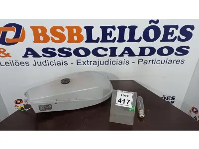 LOTE 417 - 01 LUMINÁRIA DE POSTE. (NO ESTADO) ATENÇÃO! FAZER A VISITAÇÃO ANTES DE ARREMATAR, NÃO SABEMOS SE FUNCIONA. LEILÃO NÃO TEM GARANTIA E NEM DEVOLUÇÃO, SUJEITO A POSSÍVEIS AVARIAS VISÍVEIS/OCULTAS E/OU AUSÊNCIA DE COMPONENTES.
