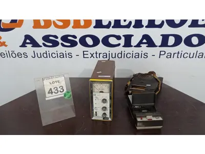 LOTE 433 - 01 GRAVADOR DE VÍDEO CASSETE E 01 MONITOR CARDÍACO ANTIGO. (NO ESTADO) ATENÇÃO! FAZER A VISITAÇÃO ANTES DE ARREMATAR, NÃO SABEMOS SE FUNCIONA. LEILÃO NÃO TEM GARANTIA E NEM DEVOLUÇÃO, SUJEITO A POSSÍVEIS AVARIAS VISÍVEIS/OCULTAS E/OU AUSÊNCIA DE COMPONENTES.